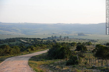 Camino por las sierras - Departamento de Lavalleja - URUGUAY. Foto No. 29728