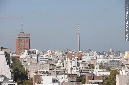 Intendencia Municipal de Montevideo y antena del Canal 10. Calle Soriano - Departamento de Montevideo - URUGUAY. Foto No. 29700