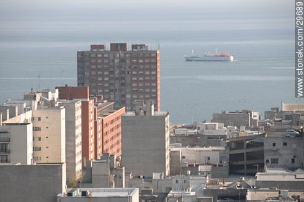 Edificios de la calle Reconquista - Departamento de Montevideo - URUGUAY. Foto No. 29689
