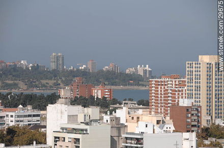 Edificios del Centro y al fondo Punta Carretas - Departamento de Montevideo - URUGUAY. Foto No. 29675