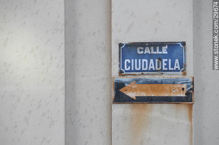 Calle Ciudadela - Departamento de Montevideo - URUGUAY. Foto No. 29674