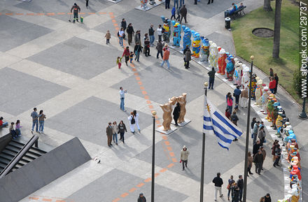United Buddy Bears-Cultura por la Paz de Eva y Klaus Herlitz en la Plaza Independencia - Departamento de Montevideo - URUGUAY. Foto No. 29737