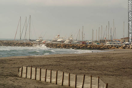 Muelle mediterráneo en Saintes Maries de la Mer - Región Provenza-Alpes-Costa Azul - FRANCIA. Foto No. 30056