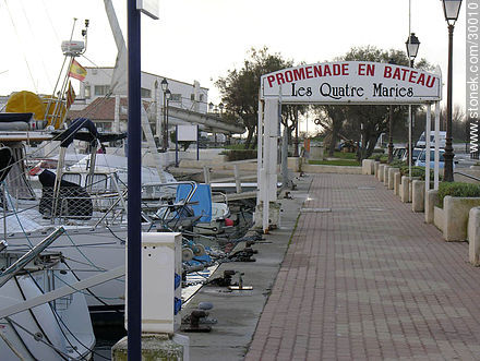 Boardwalk Saintes Maries de la Mer - Region of Provence-Alpes-Côte d'Azur - FRANCE. Photo #30010