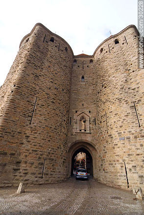 Porte Narbonnaise luego de atravesar la primera muralla - Región de Languedoc-Rousillon - FRANCIA. Foto No. 30228