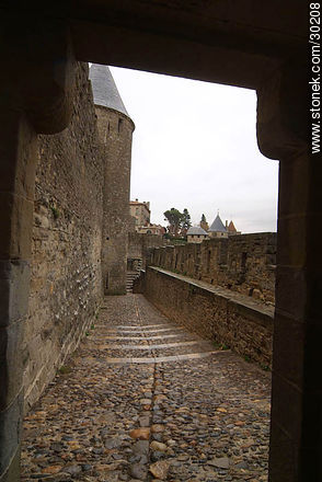 Between two defensive walls - Region of Languedoc-Rousillon - FRANCE. Photo #30208