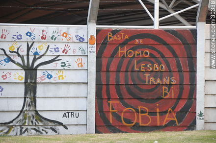 Graffitis del pasaje Policía Vieja - Departamento de Montevideo - URUGUAY. Foto No. 30388
