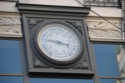 Barometer in Pablo Ferrando's building - Department of Montevideo - URUGUAY. Photo #30383