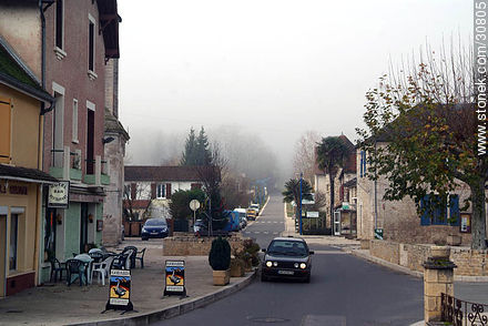 Pueblo del centro francés - Región de Midi-Pyrénées - FRANCIA. Foto No. 30805