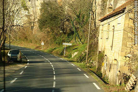 Eyzies-de-Tayac-Sireuil - Region of Aquitaine - FRANCE. Photo #30888