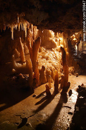 Estalactitas y estalagmitas en la gruta de la Gran Roca. Eyzies-de-Tayac-Sireuil - Aquitania - FRANCIA. Foto No. 30847