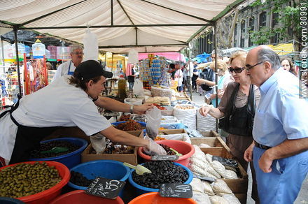 Tristan Narvaja market fair - Department of Montevideo - URUGUAY. Photo #30991