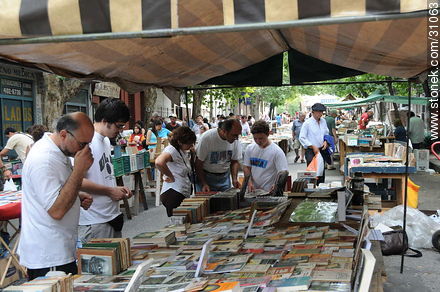 Feria de Tristán Narvaja. Libros y revistas. - Departamento de Montevideo - URUGUAY. Foto No. 31063