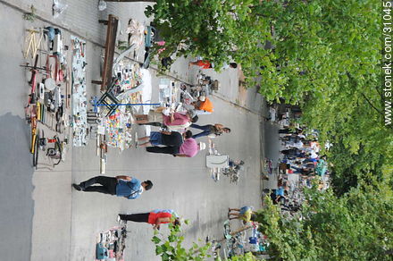 Tristan Narvaja market fair. Galicia street. - Department of Montevideo - URUGUAY. Photo #31045