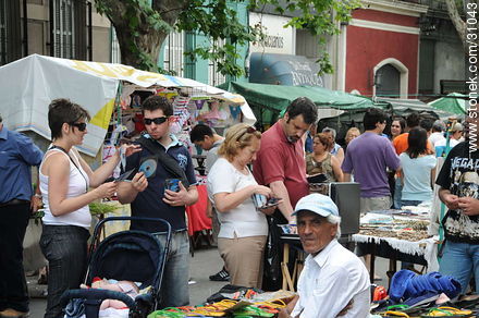 Feria de Tristán Narvaja.  - Departamento de Montevideo - URUGUAY. Foto No. 31043