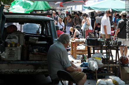 Tristan Narvaja market fair.  - Department of Montevideo - URUGUAY. Photo #31074