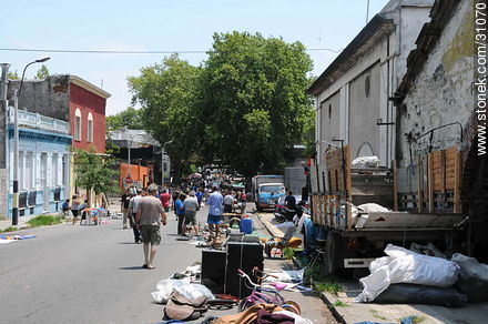 Tristan Narvaja market fair. Minas street. - Department of Montevideo - URUGUAY. Photo #31070