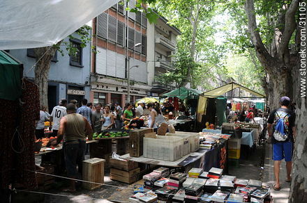 Tristan Narvaja market fair - Department of Montevideo - URUGUAY. Photo #31105