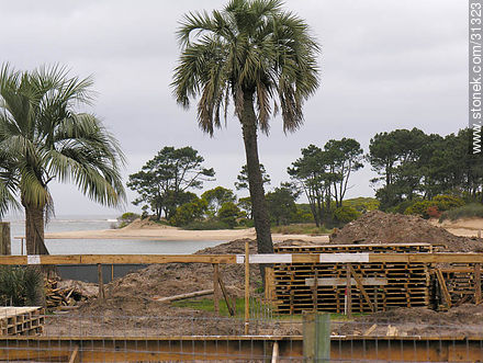 Construction near the Maldonado creek - Punta del Este and its near resorts - URUGUAY. Photo #31323
