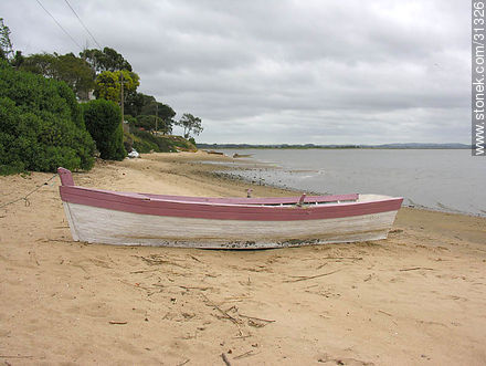 Bote en el arroyo Maldonado - Punta del Este y balnearios cercanos - URUGUAY. Foto No. 31326