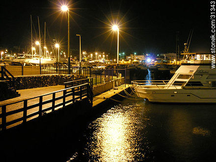 Puerto de Punta del Este de noche en invierno. - Punta del Este y balnearios cercanos - URUGUAY. Foto No. 31343