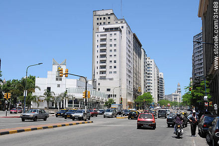Av. del Libertador Brig. Gral. Juan Antonio Lavalleja - Departamento de Montevideo - URUGUAY. Foto No. 31488