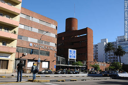 Avenida 8 de Octubre. Médica Uruguaya - Departamento de Montevideo - URUGUAY. Foto No. 31482