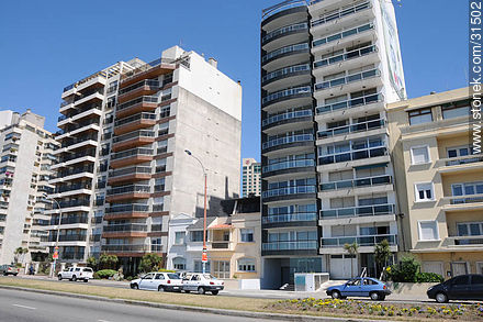 Rambla Mahatma Gandhi en Punta Carretas - Departamento de Montevideo - URUGUAY. Foto No. 31502