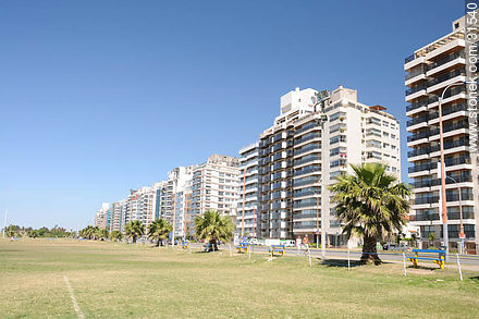 Rambla Mahatma Gandhi en Punta Carretas - Departamento de Montevideo - URUGUAY. Foto No. 31540