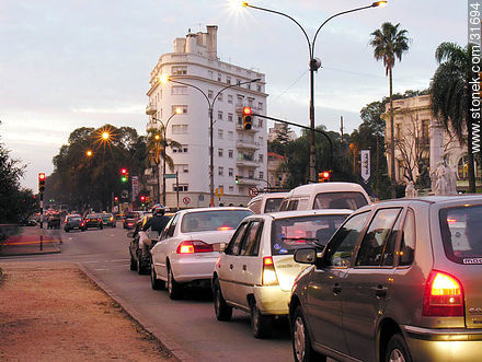 Tráfico en Bulevar Artigas y Canelones. - Departamento de Montevideo - URUGUAY. Foto No. 31694