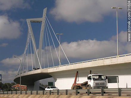Puente de la Av. Gianatassio sobre la Av. de las Américas - Departamento de Canelones - URUGUAY. Foto No. 31624