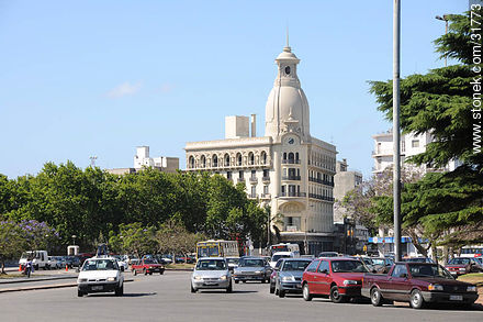 Circunvalación Palacio Legislativo - Departamento de Montevideo - URUGUAY. Foto No. 31773