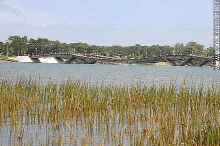 Puente de la Barra sobre el arroyo Maldonado Leonel Viera - Punta del Este y balnearios cercanos - URUGUAY. Foto No. 31807