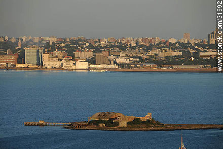 Isla de Ratas o Isla Libertad en la Bahía de Montevideo - Departamento de Montevideo - URUGUAY. Foto No. 31992