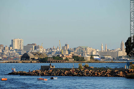 Escollera en la bahía de Montevideo - Departamento de Montevideo - URUGUAY. Foto No. 32001