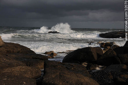 Rompiente de mar - Punta del Este y balnearios cercanos - URUGUAY. Foto No. 32070