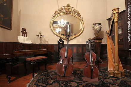 Museo Romántico. Sala de música Manuela Susbiela de Acevedo. - Departamento de Montevideo - URUGUAY. Foto No. 32276