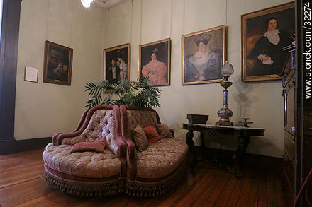 Museo Romántico. Sala de música Manuela Susbiela de Acevedo. - Departamento de Montevideo - URUGUAY. Foto No. 32274