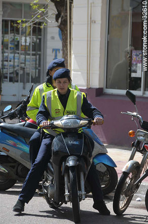 Mujeres policía motorizadas - Departamento de Tacuarembó - URUGUAY. Foto No. 32610