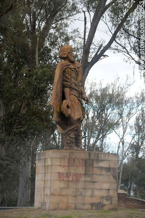 Monumento al gaucho - Departamento de Tacuarembó - URUGUAY. Foto No. 32553