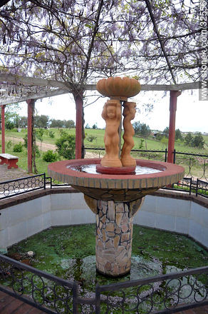 Fountain in arbor - Tacuarembo - URUGUAY. Photo #32556