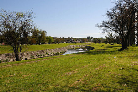 Parque lineal sobre el Arroyo Miguelete - Departamento de Montevideo - URUGUAY. Foto No. 32722
