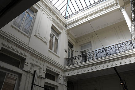 Primer piso de la Facultad de Agronomía - Departamento de Montevideo - URUGUAY. Foto No. 32712