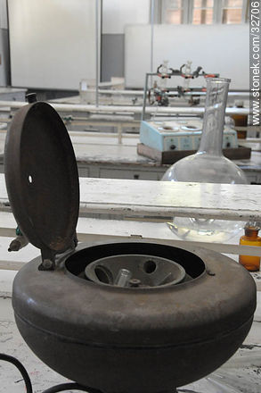 Antiguo centrifugador - Departamento de Montevideo - URUGUAY. Foto No. 32706