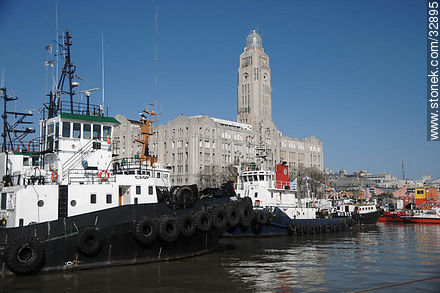 Remolcadores en el puerto de Montevideo - Departamento de Montevideo - URUGUAY. Foto No. 32895