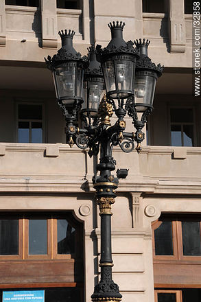Old streetlight - Department of Montevideo - URUGUAY. Photo #32858
