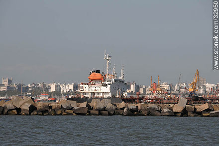 Escollera Oeste del Puerto de Montevideo - Departamento de Montevideo - URUGUAY. Foto No. 32950