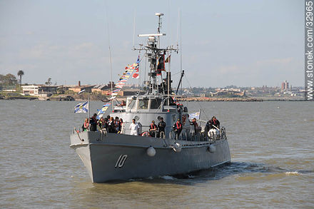 Lancha de la Armada en paseo por el día del Patrimonio - Departamento de Montevideo - URUGUAY. Foto No. 32965