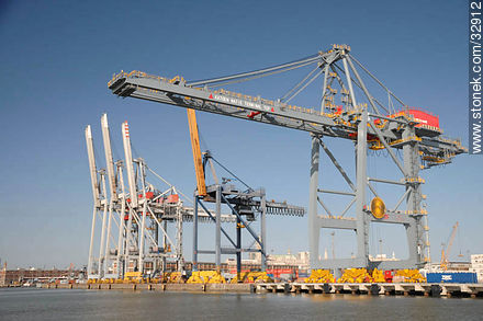 Port of Montevideo - Department of Montevideo - URUGUAY. Photo #32912