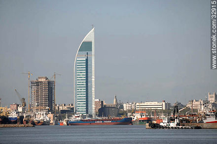 Puerto y torre Antel - Departamento de Montevideo - URUGUAY. Foto No. 32915